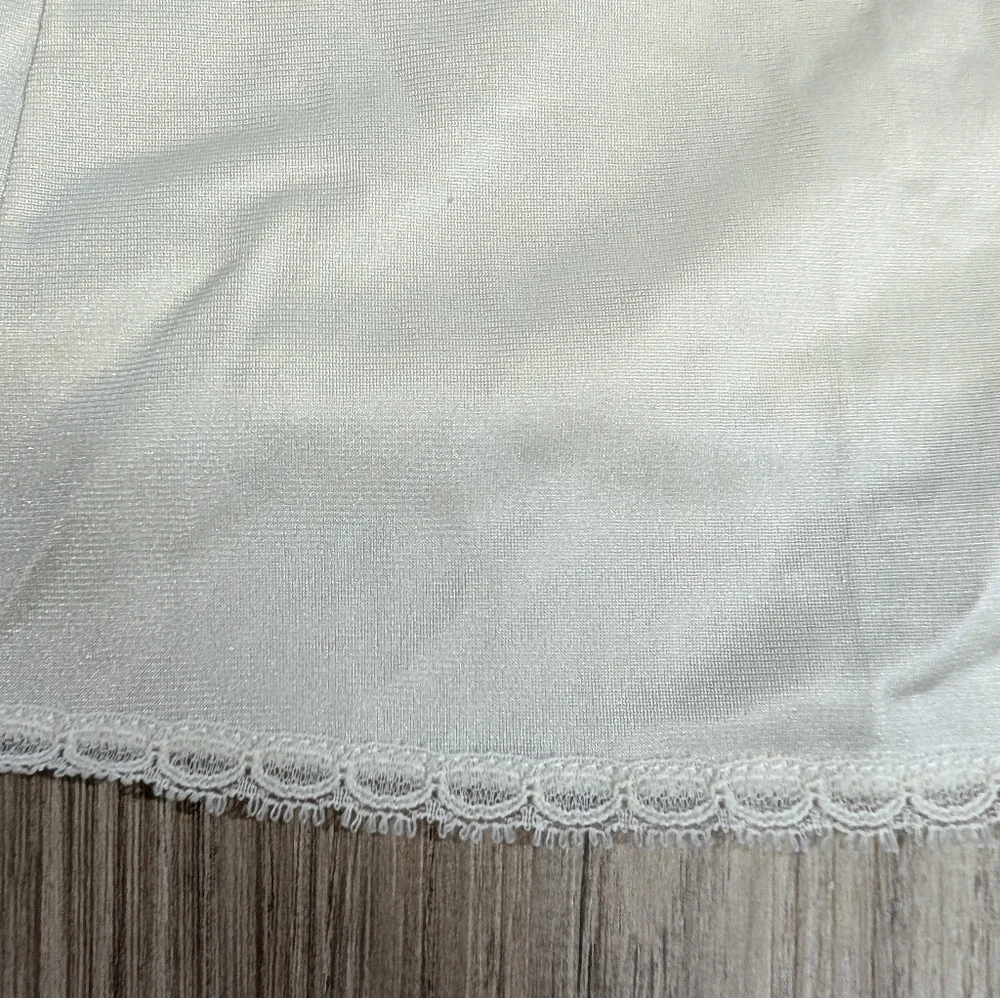 VTG Vanity Fair, Women's Cream Camisole, Size L,‎ Lace Trim, Spaghetti Strap